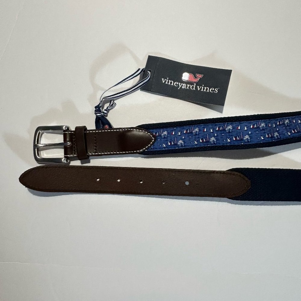 VINEYARD VINES: MEN'S CANVAS BELT - KEY WEST SAILING SIZE: 44 COLOR: MOONSHINE